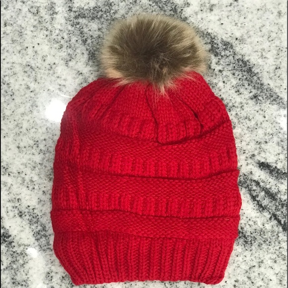 Unlisted Accessories - ❤️Pom beanie red